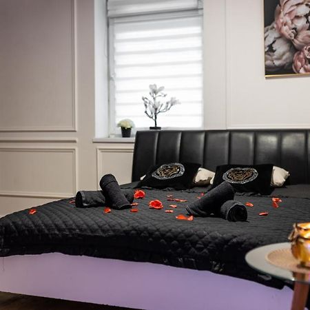 Zamoyskiego Jacuzzi Apartment Krasków Eksteriør bilde